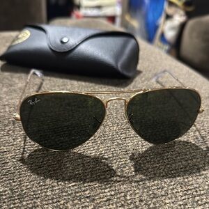 Ray-Ban Gold Frame aviators Sunglasses with Dark Lenses